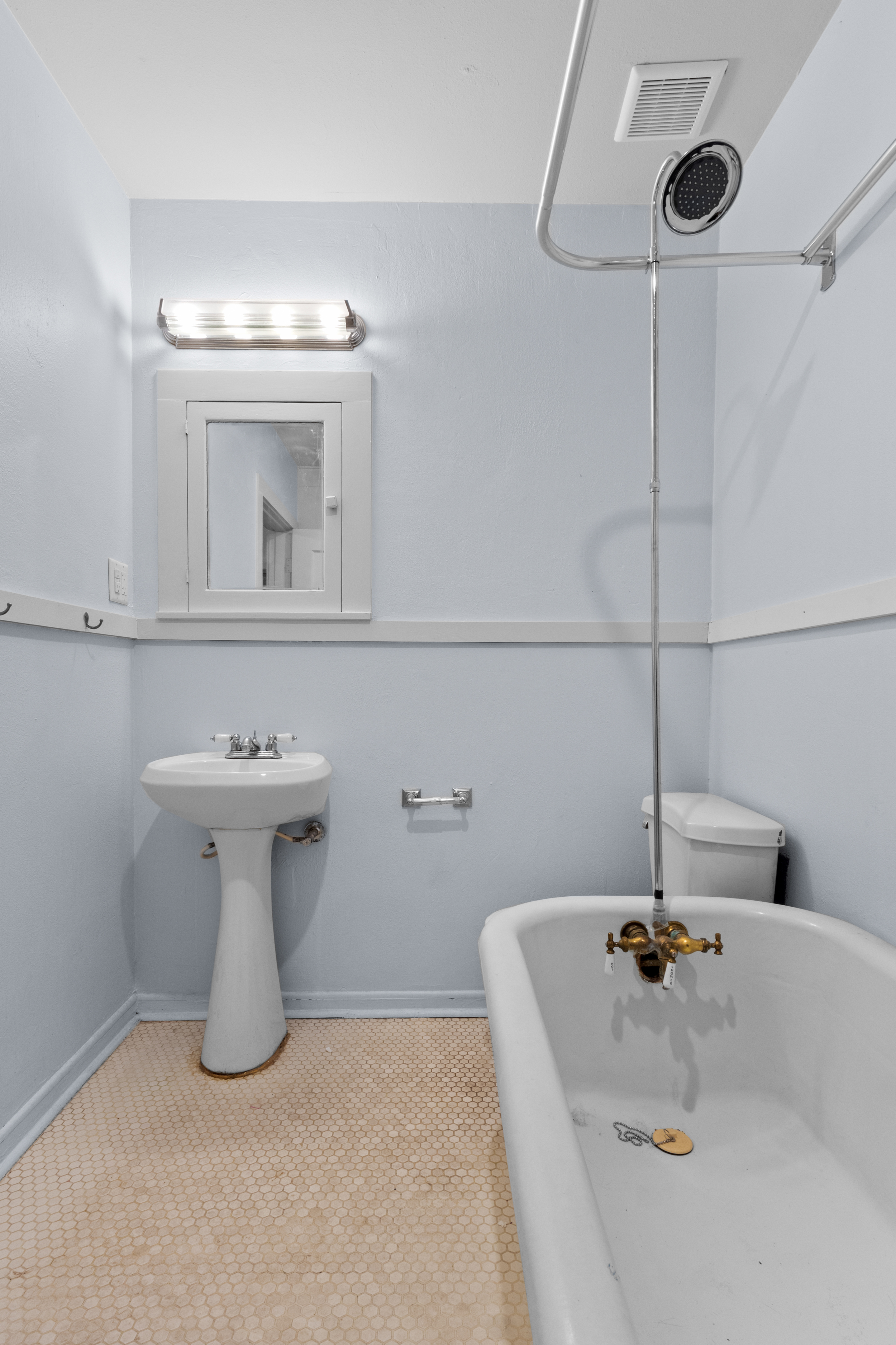 Traditional guest bathroom remodel in Dallas - before photo 2