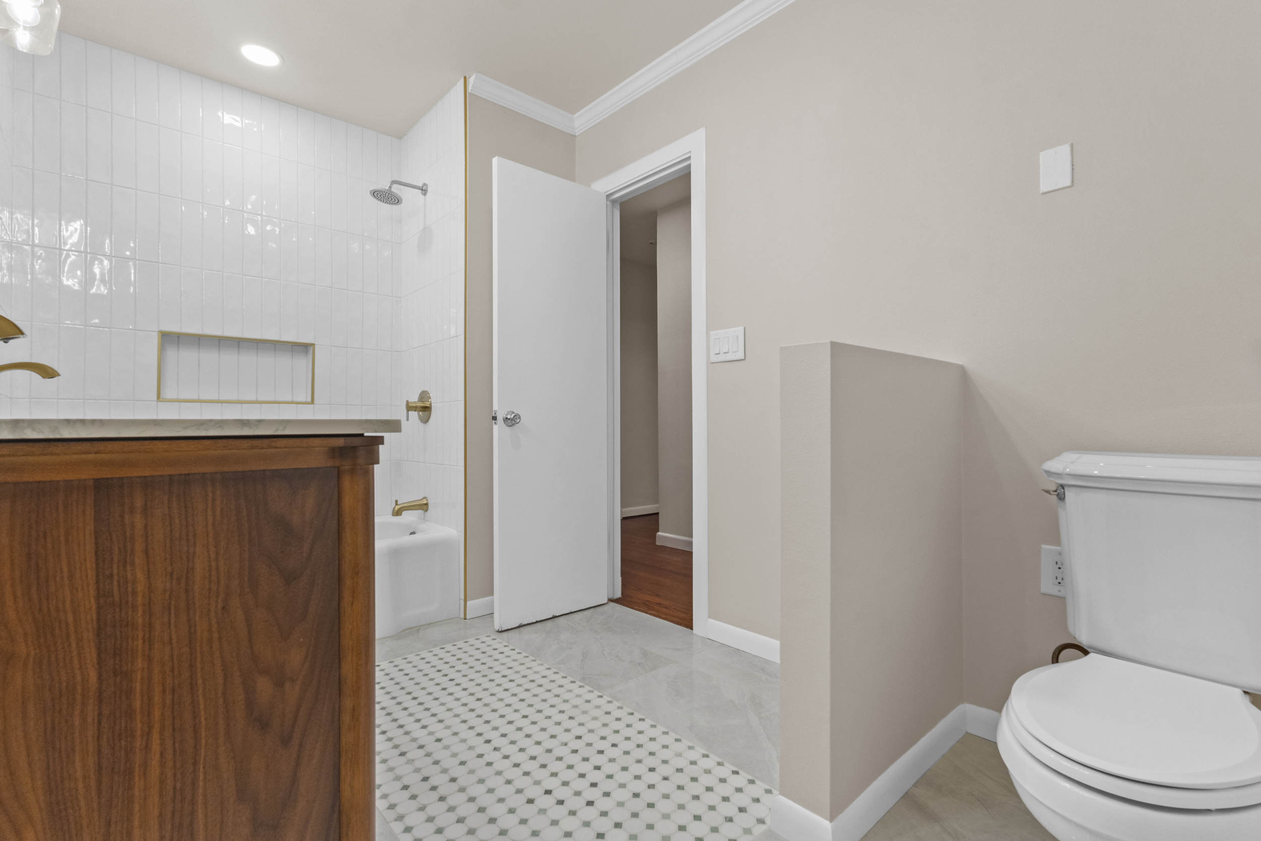 Guest bathroom remodel in Eastwood Dallas - gallery photo 3