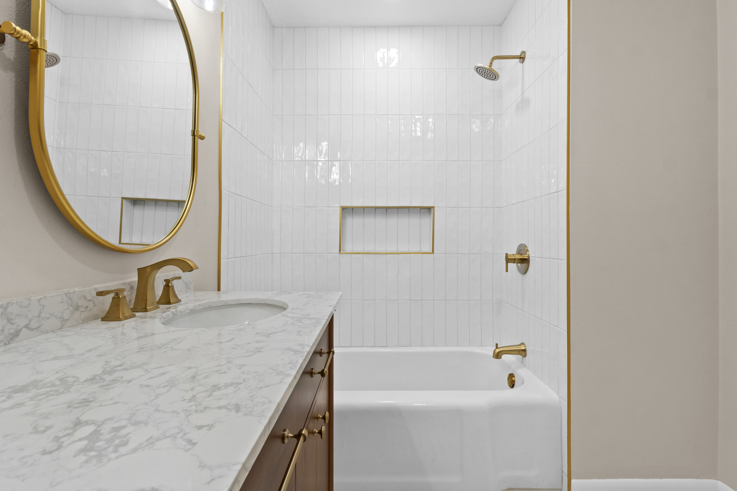 Guest bathroom remodel in Eastwood Dallas - gallery photo 4