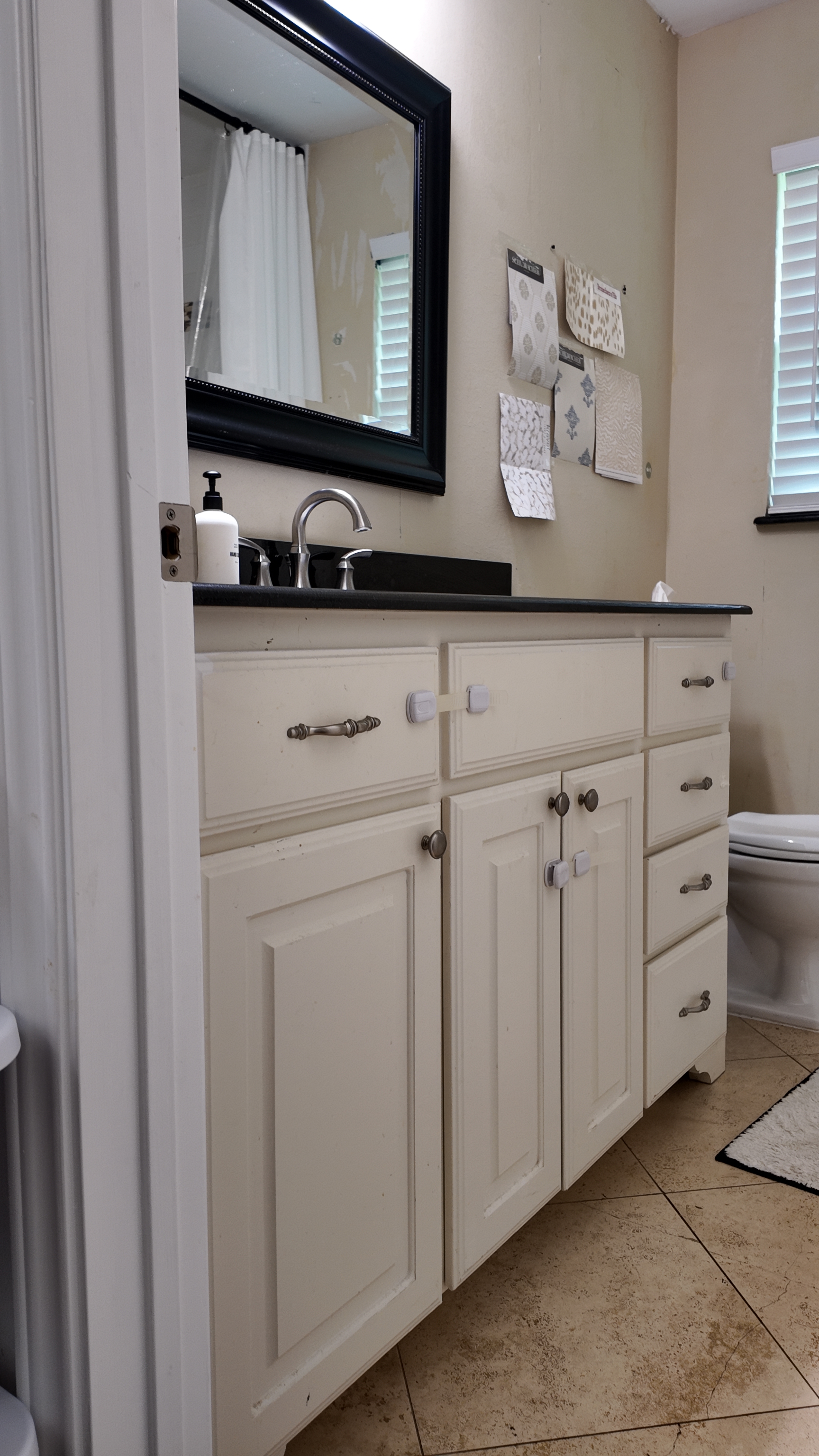 Guest bathroom remodel in Lakewood Dallas - before photo 1