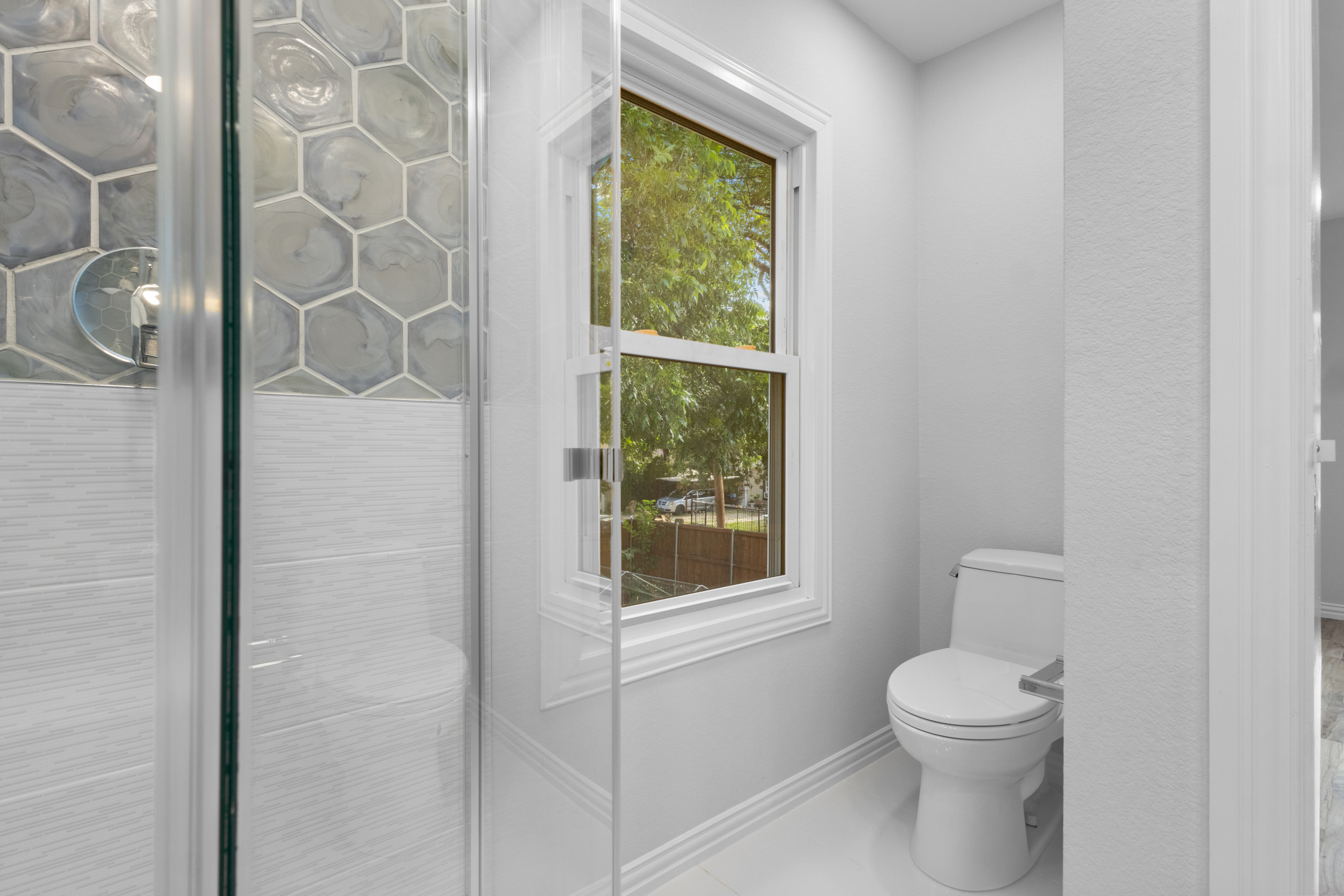 Master bathroom renovation in Oak Cliff Dallas - gallery photo 5